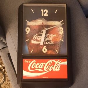 Coca-Cola Classic Wall Clock Ridan 1993 Display